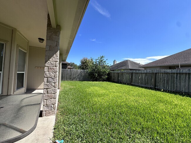 Building Photo - 5813 Aava Dr