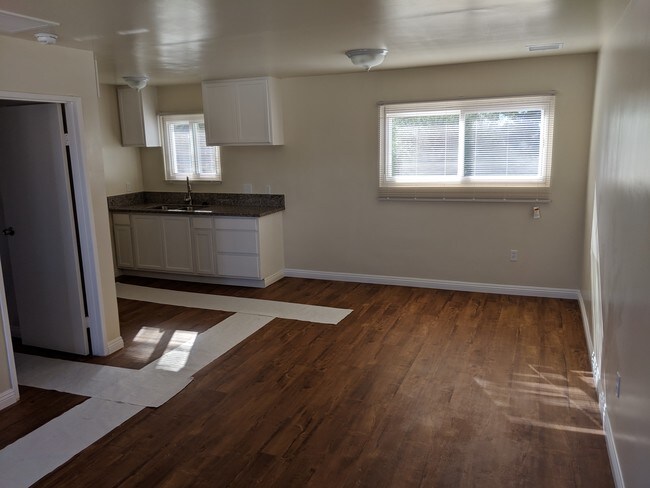 Living space - 413 S Eucalyptus Ave