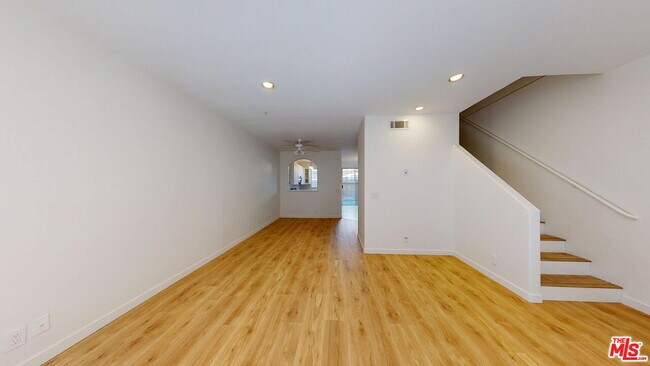 Building Photo - 18347 Saticoy St