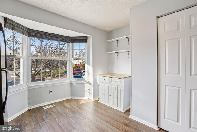 Building Photo - 1305 Riverwood Way