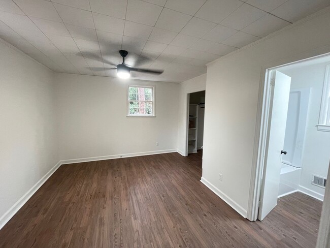 Building Photo - 2 bedroom 2 bath in Rosewood