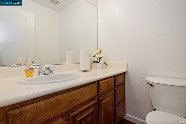 Building Photo - 561 Jade Cir