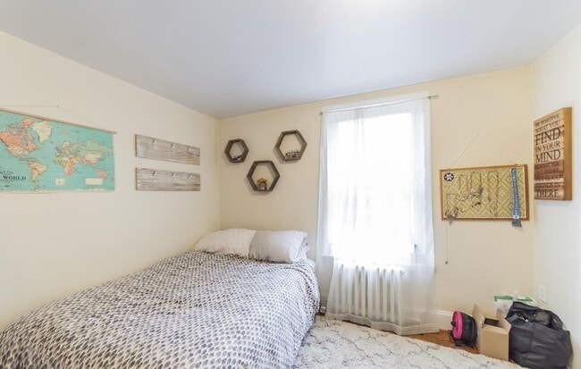 Building Photo - Gorgeous 3-Bedroom Townhouse in Washington Square West! Available mid-July!