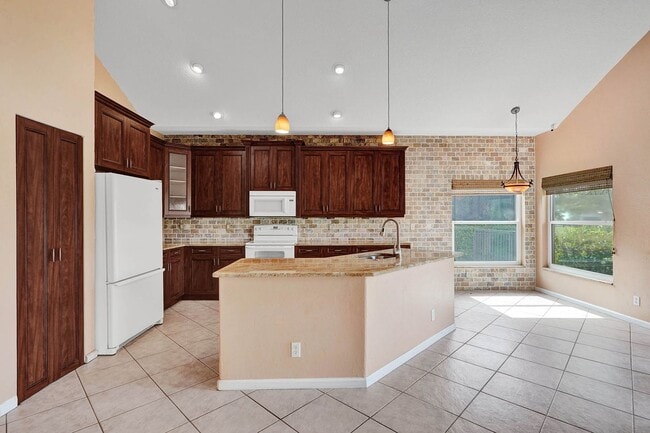 Building Photo - Amazing 4 Bedroom, 3 Bath home plus large 21'x11' loft located in Parkland Isles!