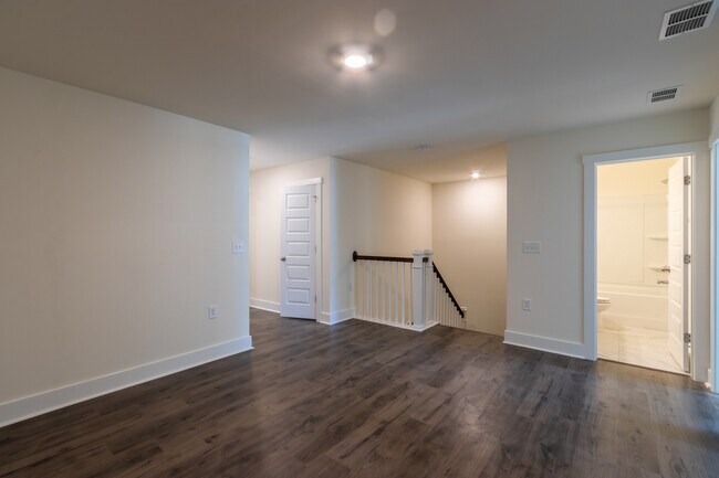 Building Photo - 493 Clark Creek Ln