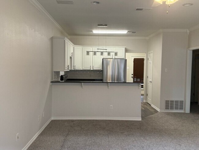 Building Photo - Living Just Blocks from Baylor University