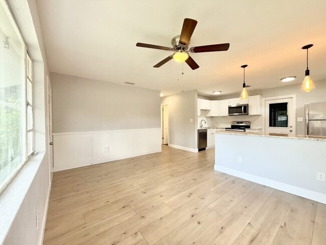 Building Photo - 5131 13th Ave N