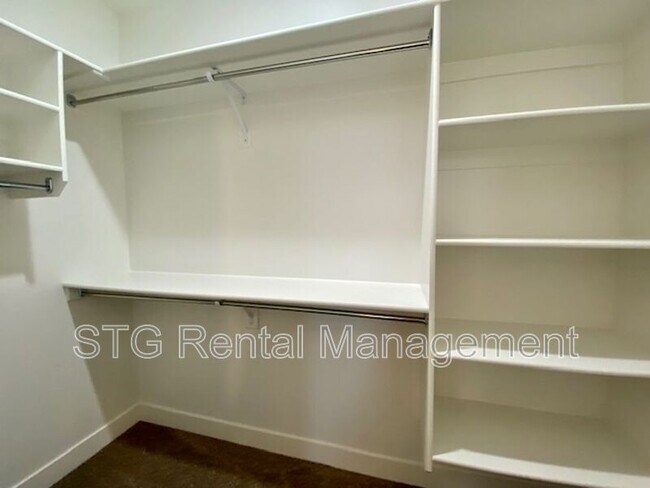 Building Photo - 438 N Stone Mountain Dr