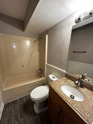 Building Photo - 4301 Live Oak Dr