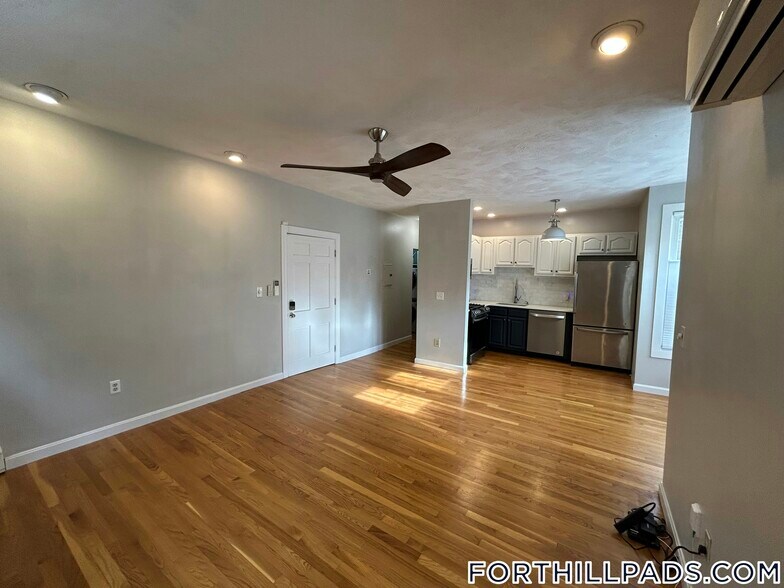 Building Photo - 120 Highland St