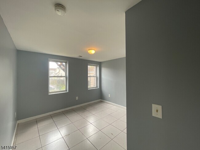 Building Photo - 87 1st St