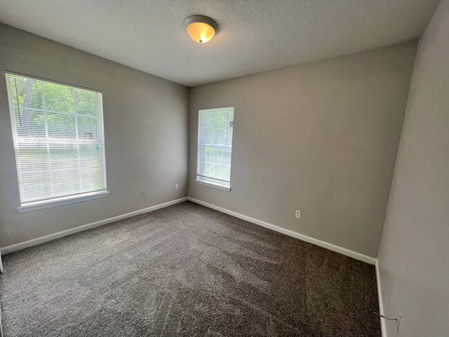 Building Photo - Newly Renovated 3 bedroom 2 bath home!!