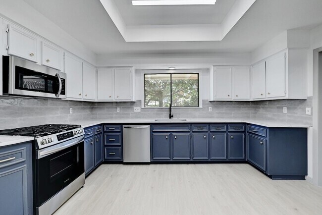 Building Photo - 6010 Salton Dr