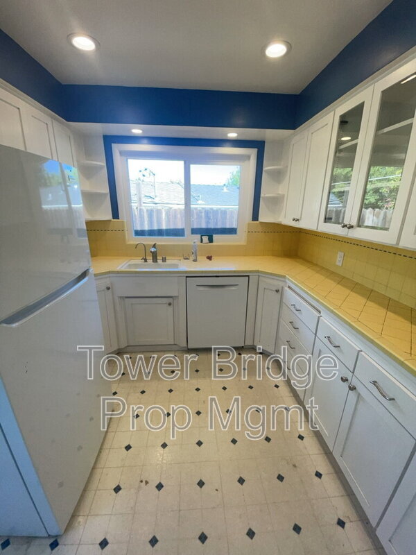 Building Photo - 3751 El Ricon Way