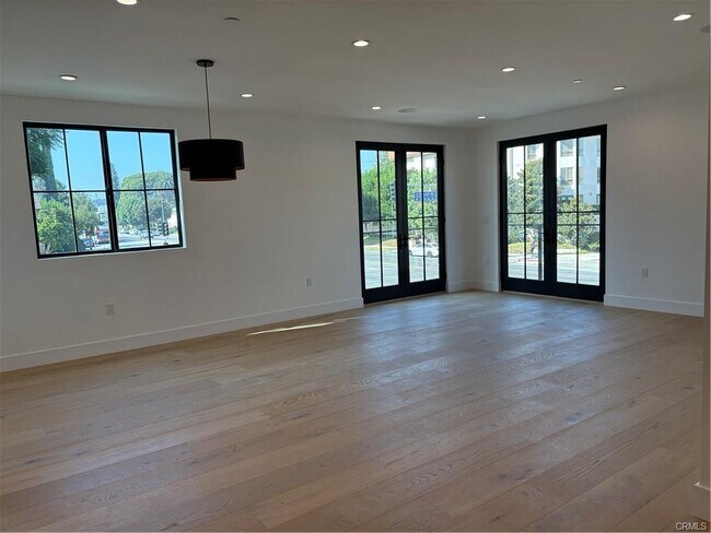 Building Photo - 10352 Riverside Dr