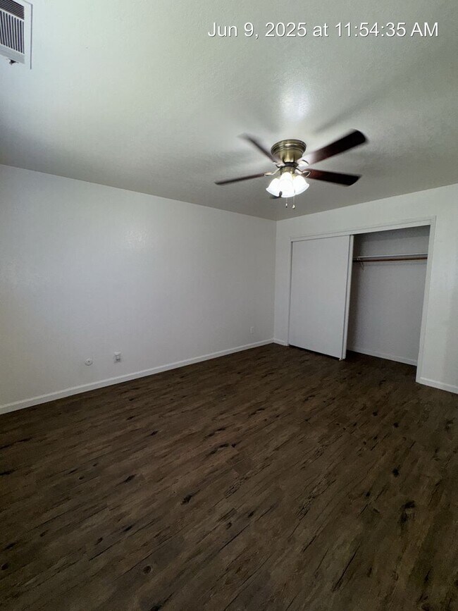 Building Photo - 4057