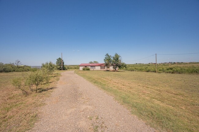 Building Photo - Country home for Lease!