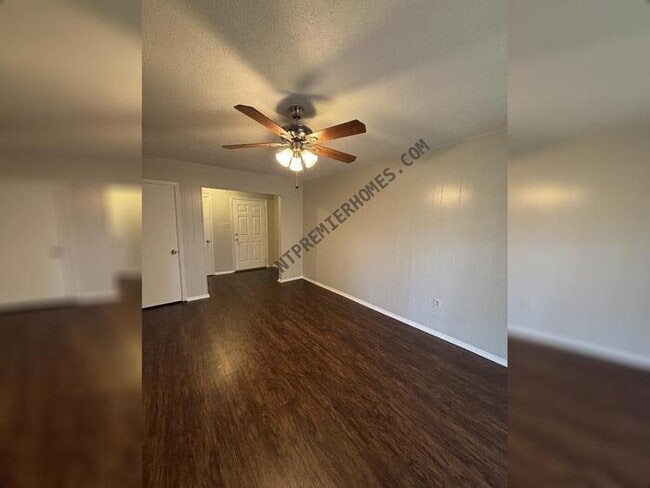 Building Photo - 1220 Twin Lakes Dr