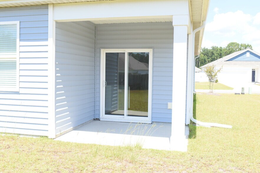Building Photo - 832 Delta Ct