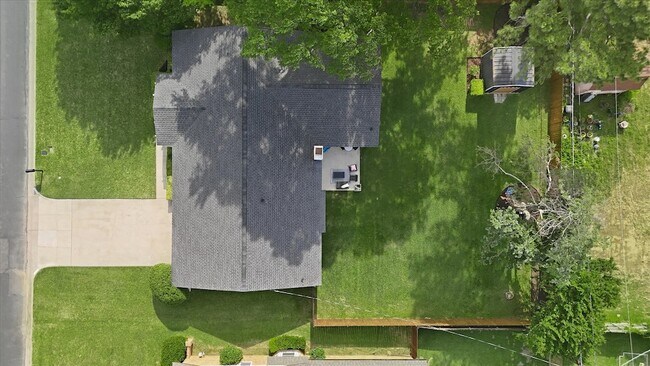 Building Photo - 217 E Louella Dr