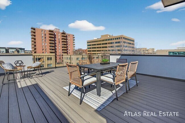 Building Photo - 830 Cherry St