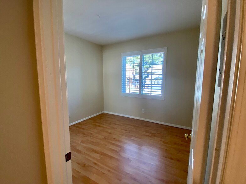 Building Photo - 11964 Tivoli Park Row