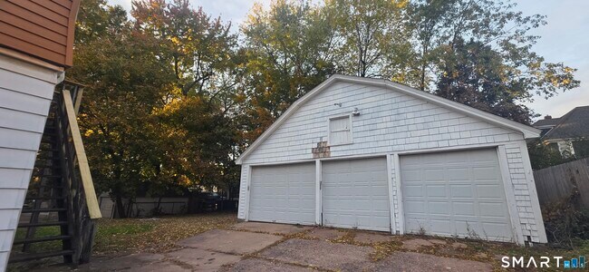 Building Photo - 137 Birch St