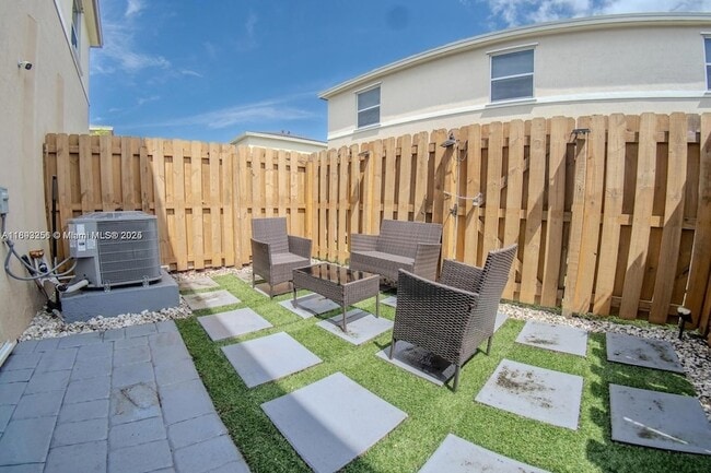 Building Photo - 544 NE 4th St