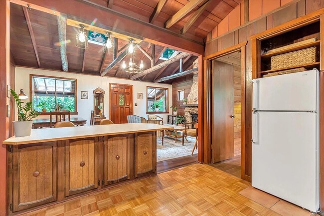 Building Photo - Picturesque Mountain retreat just 21 miles...