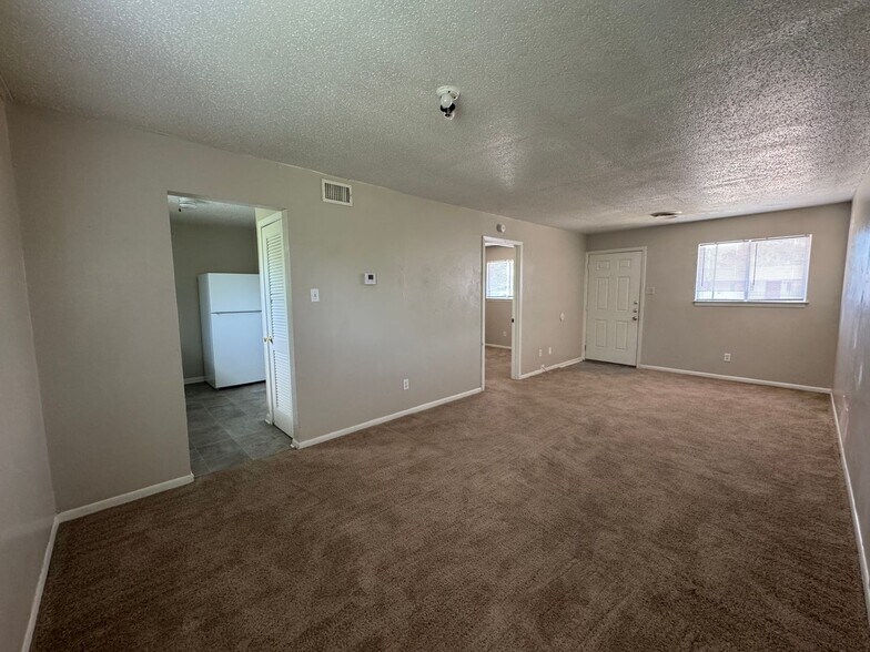 Building Photo - 302 Wolf St