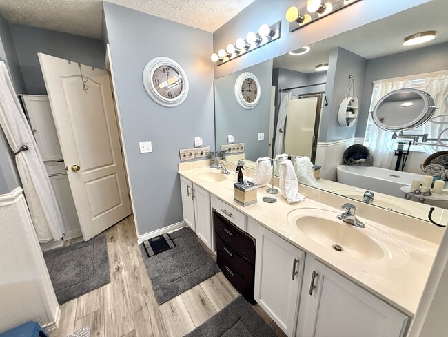 Building Photo - 5208 Aspenwood Dr