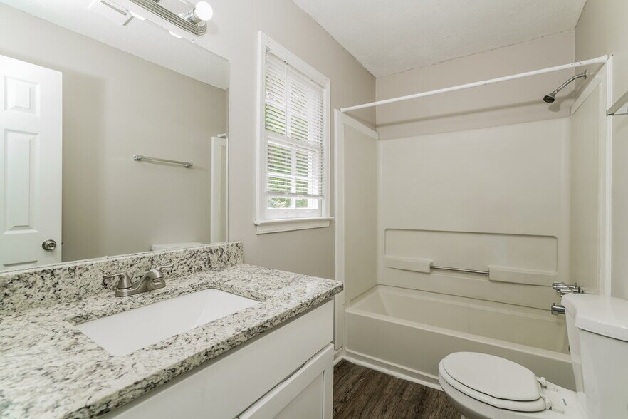 Building Photo - 3133 Glen Hollow Dr