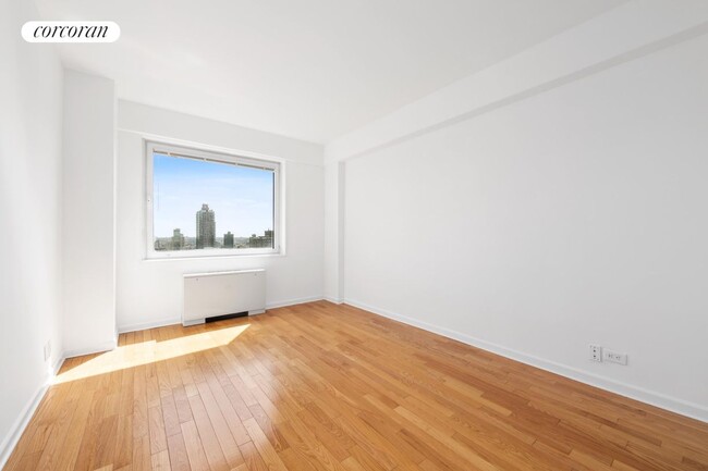 Building Photo - 45 E 89th St