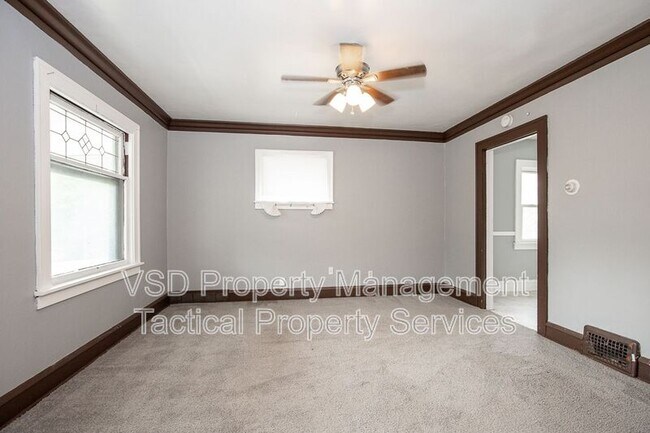 Building Photo - 4024 E 143rd St