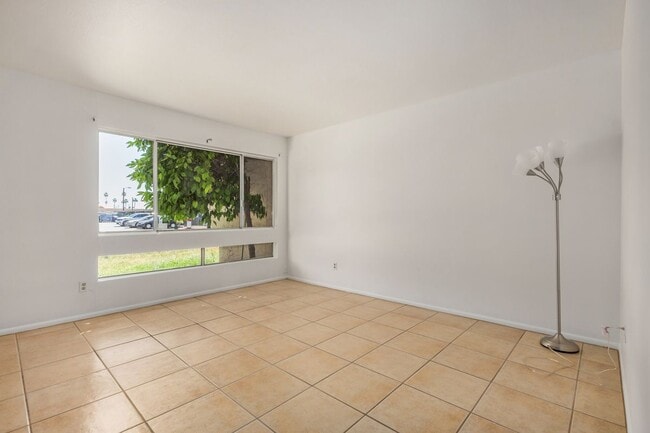 Building Photo - 1052 S San Jose