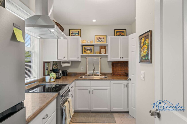Building Photo - Charming Studio with Full Kitchen in Ashland
