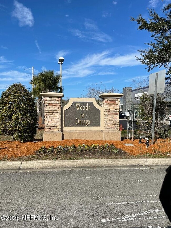 Building Photo - 6985 Ortega Woods Dr