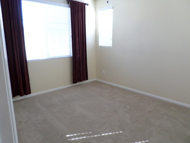Building Photo - Beautiful 2 bedroom 2 bath town home @ Ava...
