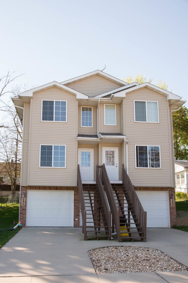 Building Photo - 2680 Beverly Ave