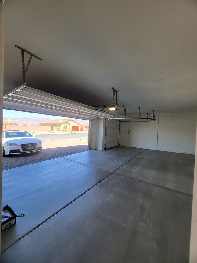 Building Photo - RIVERSTONE CELEBRATE HOMES - Hawk Ave.