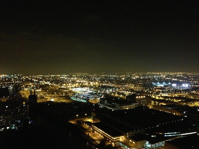 Building Photo - 235 W Van Buren St