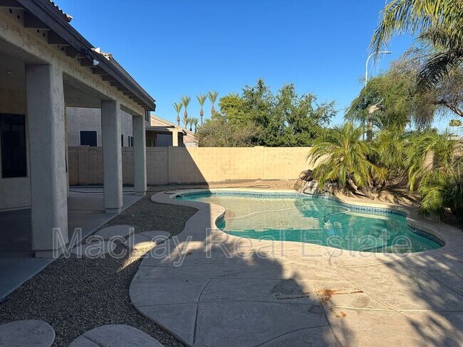Building Photo - 2441 E Binner Dr