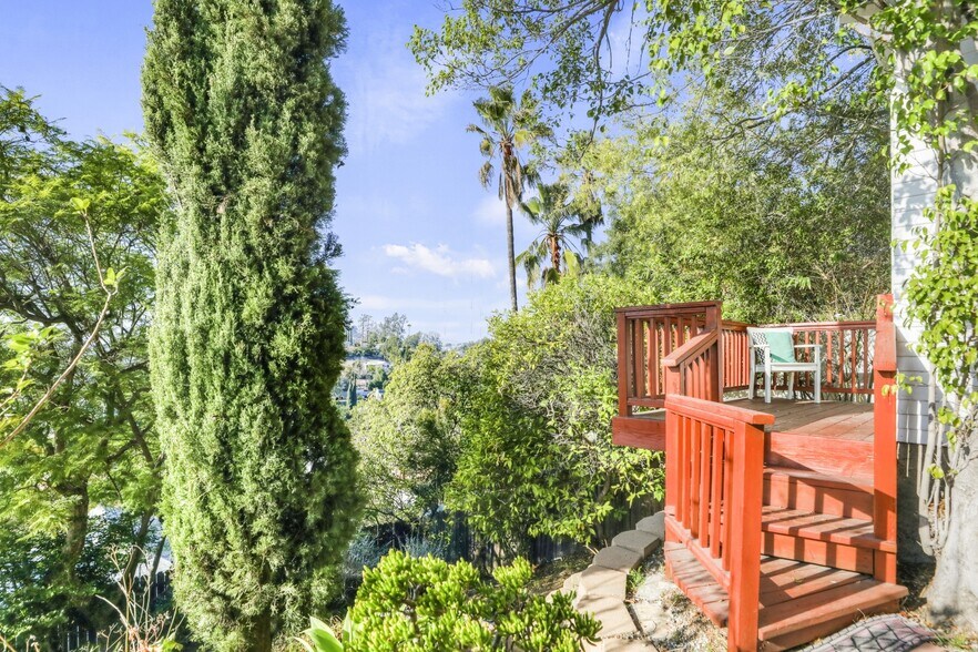 Building Photo - 1563 Lucretia Ave