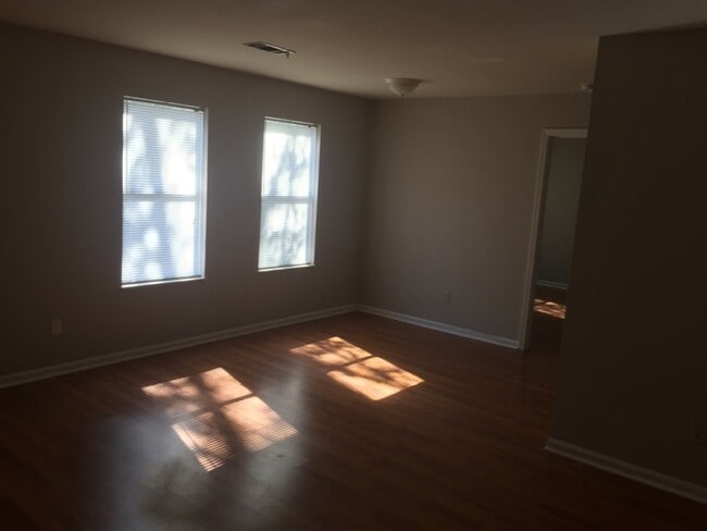 Building Photo - Cumberland Pointe