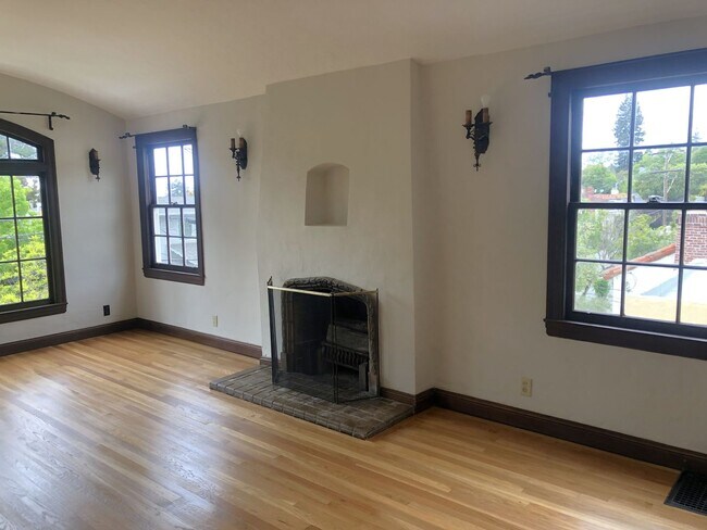 Building Photo - COMING SOON-large bedroom and is located near the north side of UCB