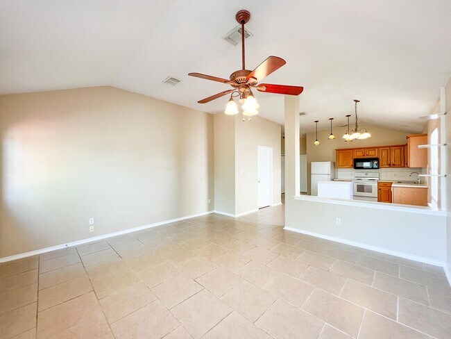 Building Photo - 1632 Sunnycrest Cir