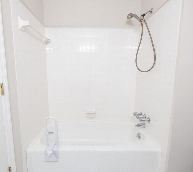 Building Photo - 2BR/2.5BA Townhome – Sweetwater Plantation (West Side)