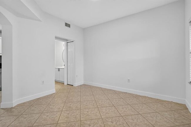 Building Photo - 6103 NW 116 Pl