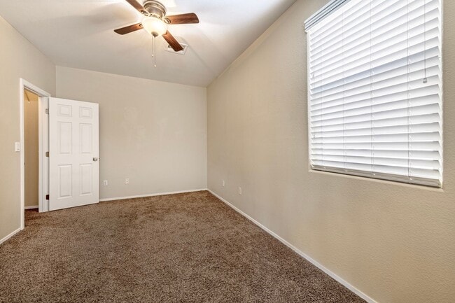 Building Photo - Southwest 5 bd 3 full bath with 2 car gara...