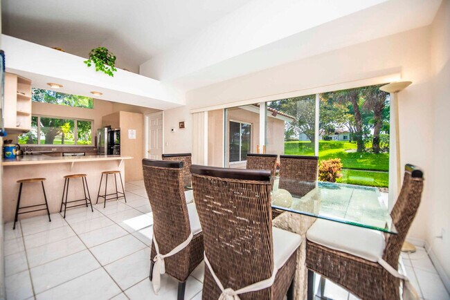 Building Photo - 12853 Bellerive Dr